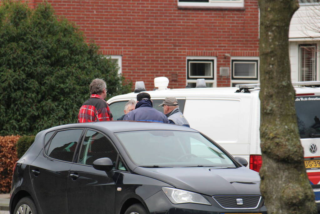 Zwaargewonde bij steekpartij in tuin