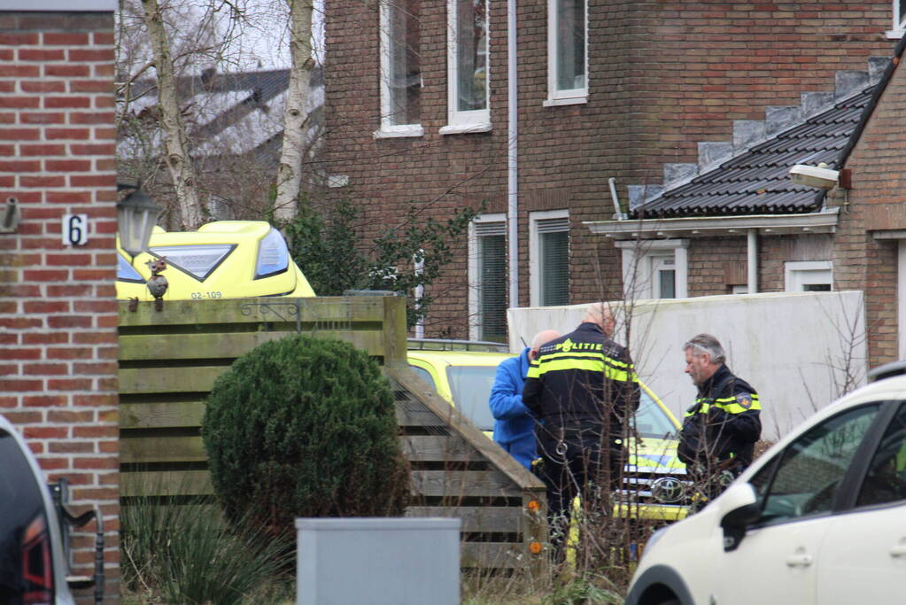 Zwaargewonde bij steekpartij in tuin