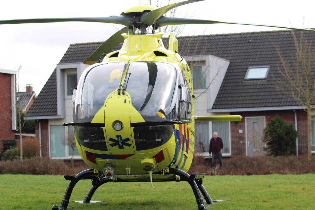 Zwaargewonde bij steekpartij in tuin