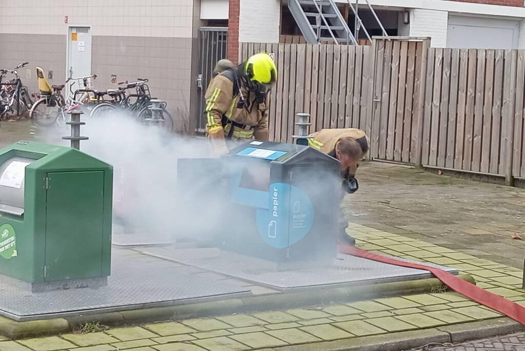 Veel rook bij brand in ondergrondse container
