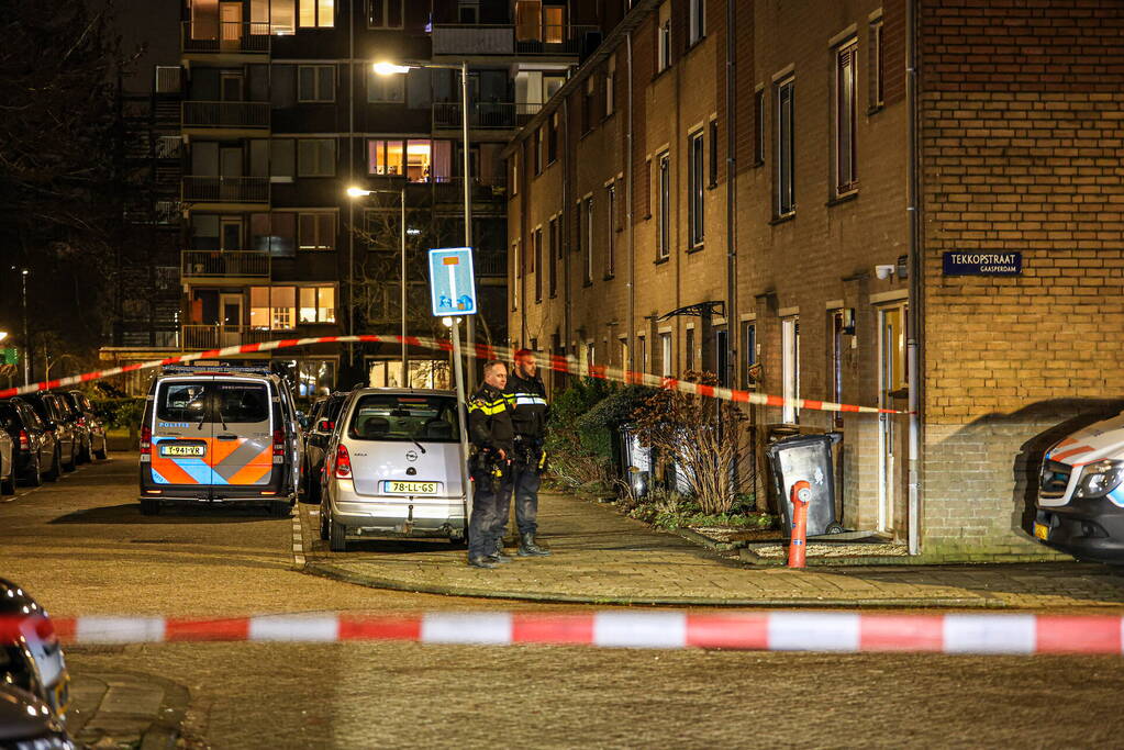 Brand en schade na explosie bij woning