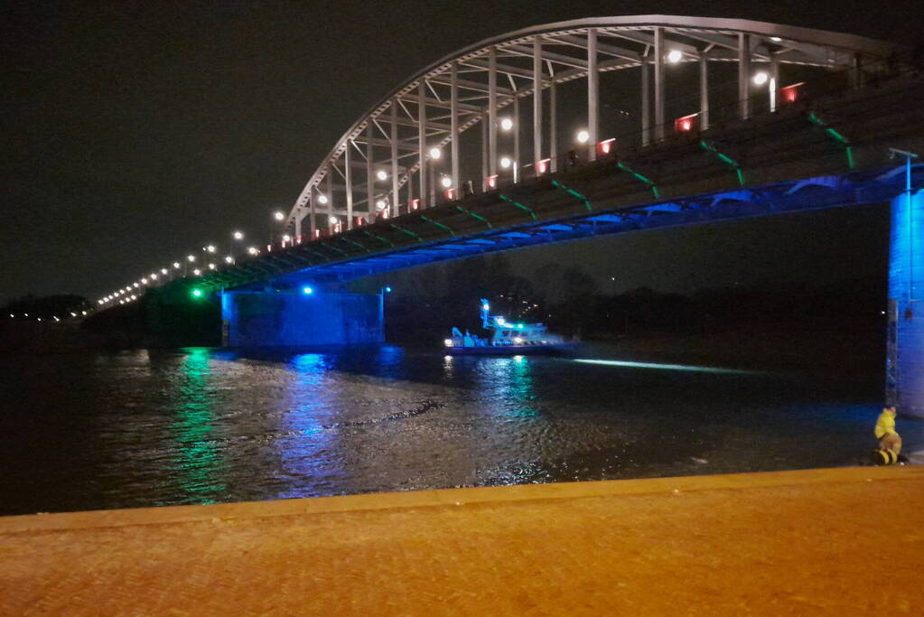 Zoektocht naar te water geraakt persoon