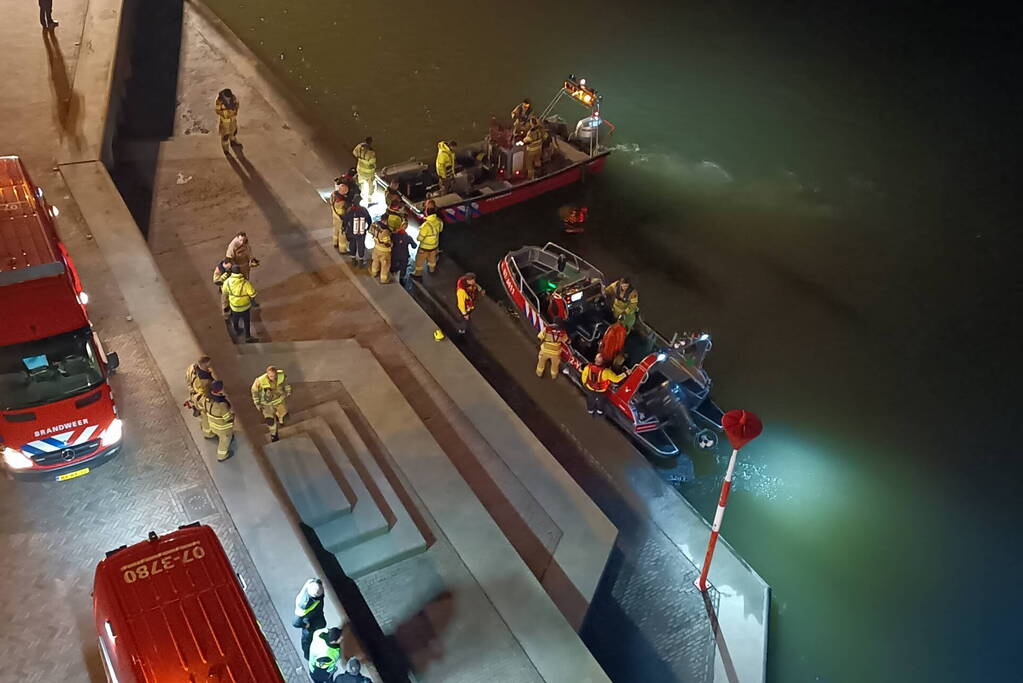 Zoektocht naar te water geraakt persoon