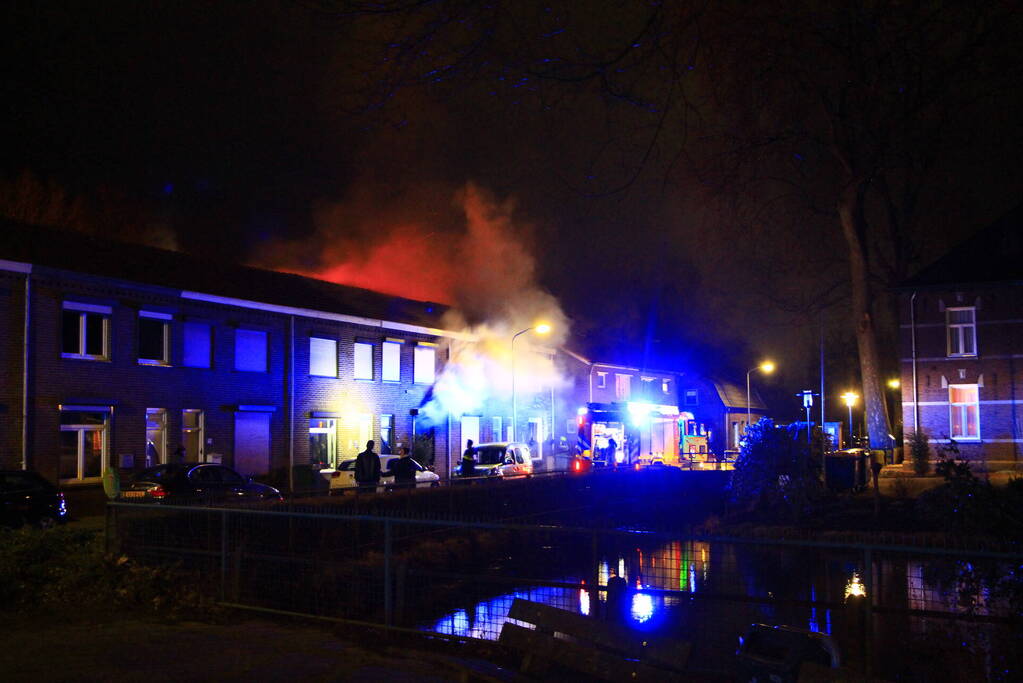 Woningen ontruimd door uitslaande brand