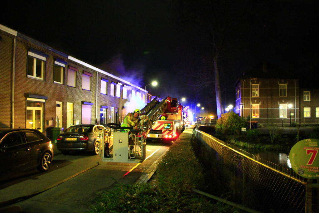 Woningen ontruimd door uitslaande brand