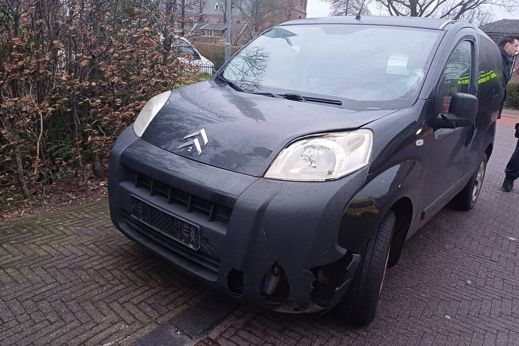 Wielrenner gewond bij botsing met bestelbus