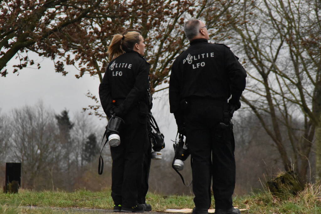 Aanhouding 23-jarige tijdens ondermijningsactie, arrestatieteam valt pand binnen na vondst drugsafval