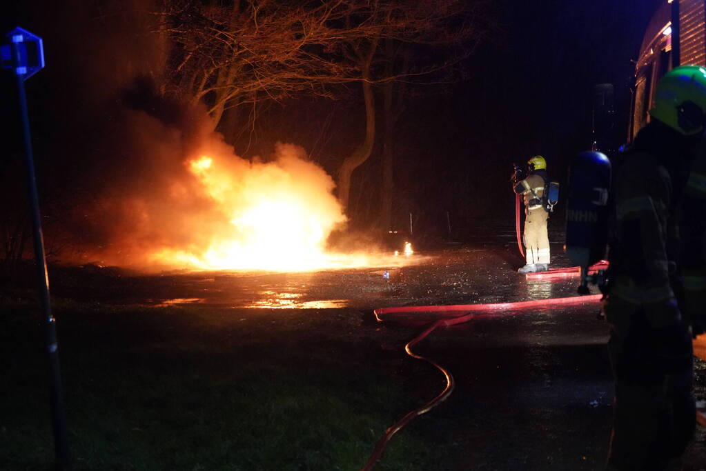 Auto volledig verwoest door brand