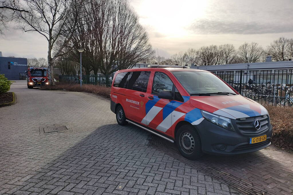 Meerdere leerlingen na drie uur uit lift bevrijdt