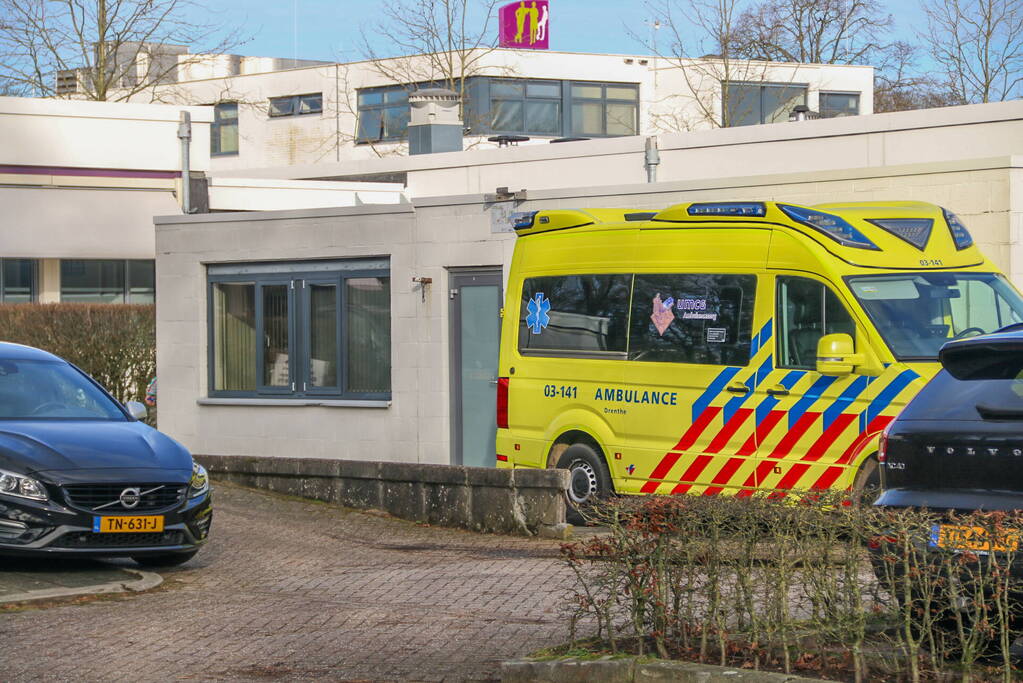 Meerdere leerlingen na drie uur uit lift bevrijdt