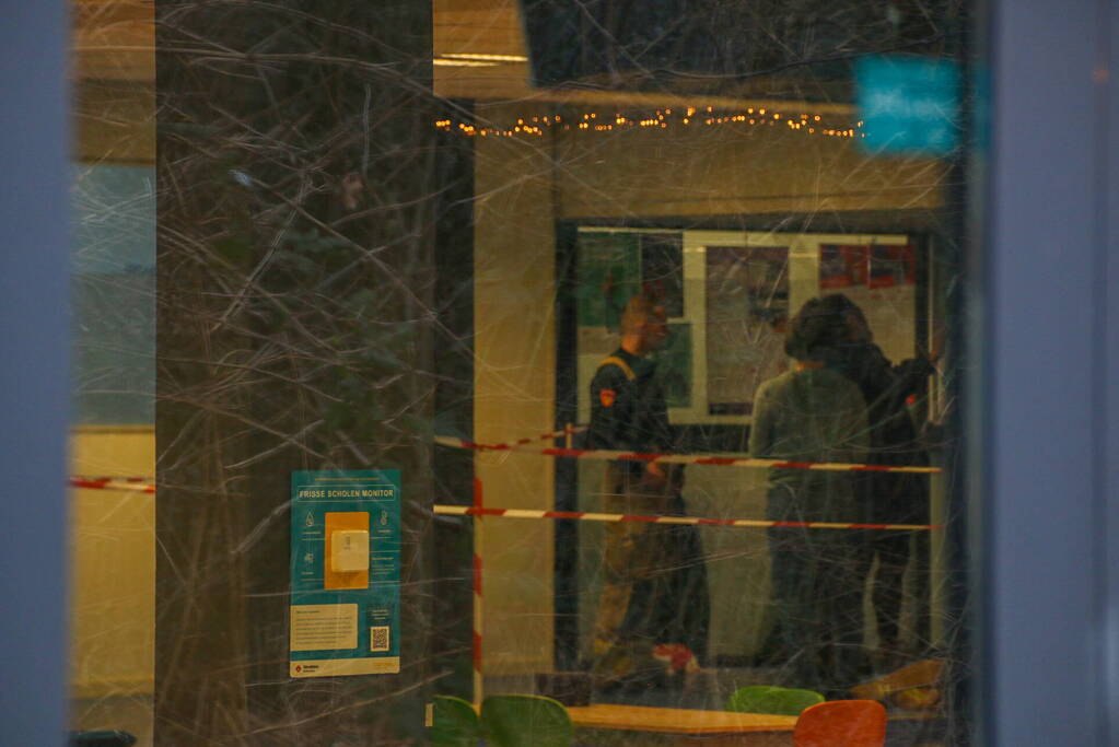 Meerdere leerlingen na drie uur uit lift bevrijdt