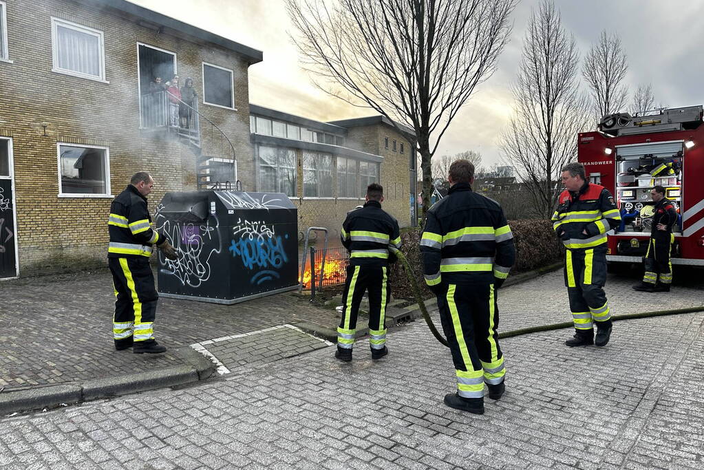 Textielcontainer vat vlam