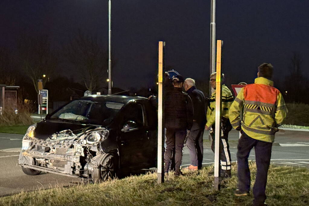 Schade bij ongeval tussen auto en kleine vrachtwagen