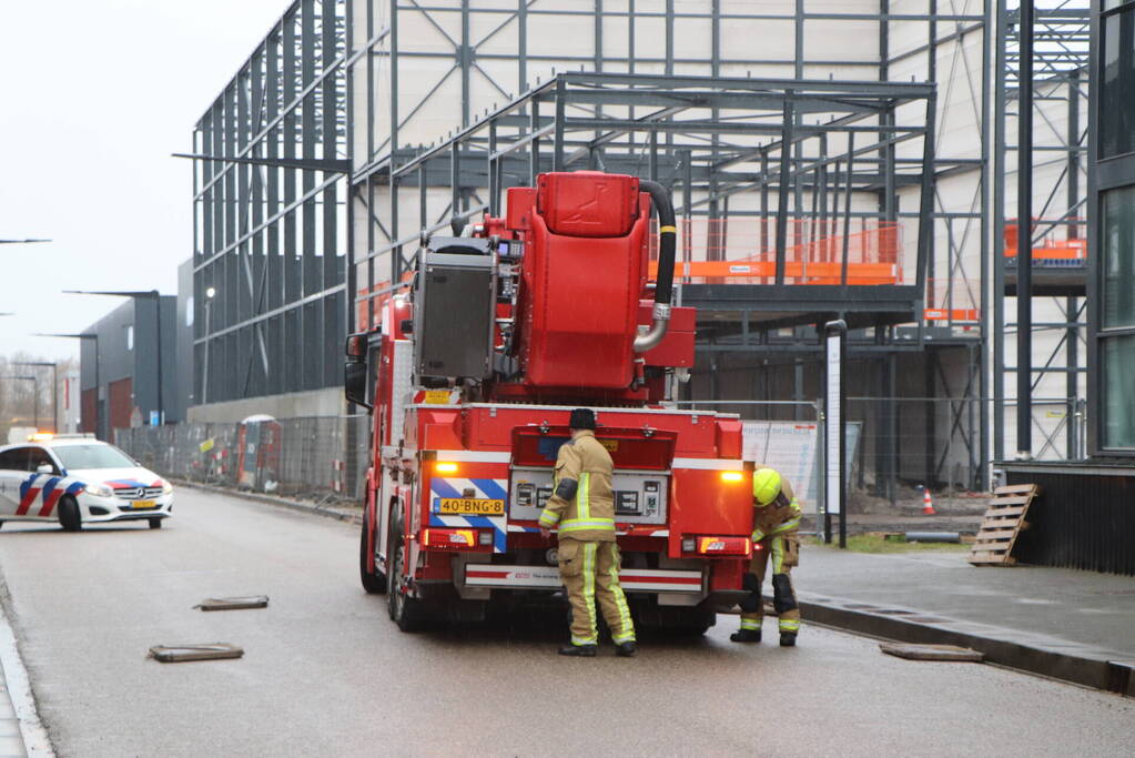 Flinke rookontwikkeling bij grote brand in bedrijfspand