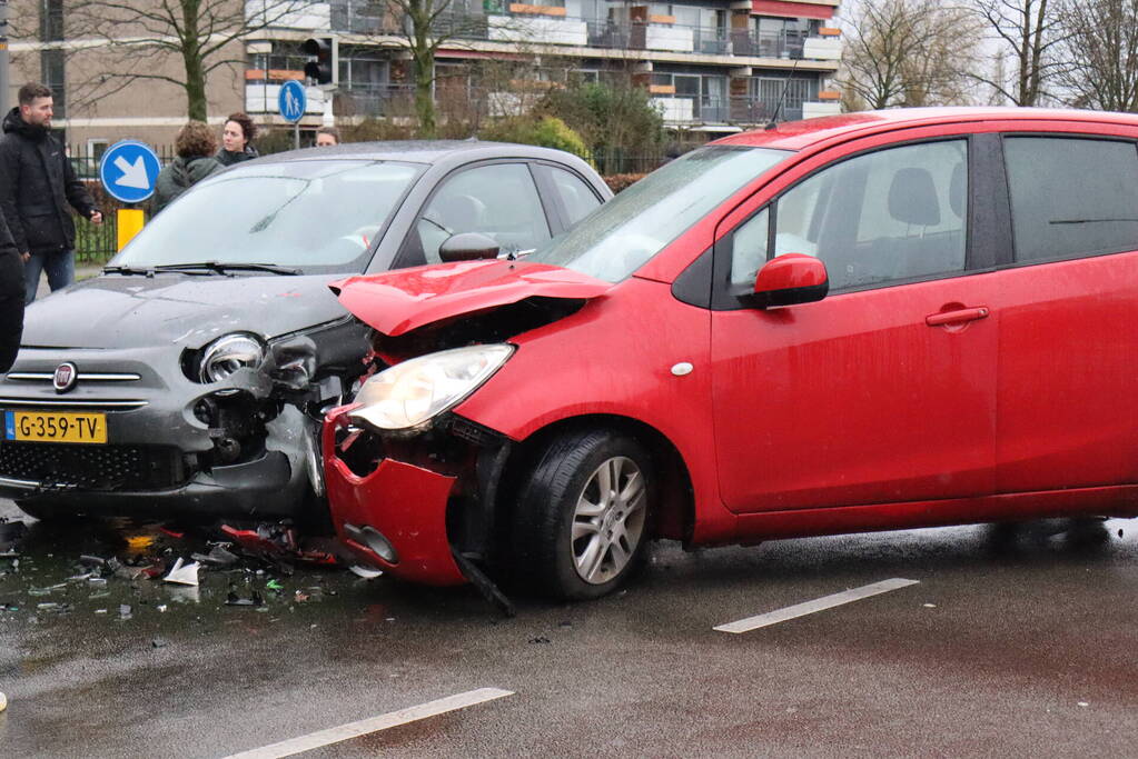 Schade na aanrijding op kruising