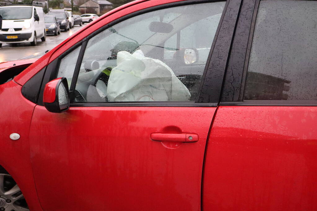 Schade na aanrijding op kruising