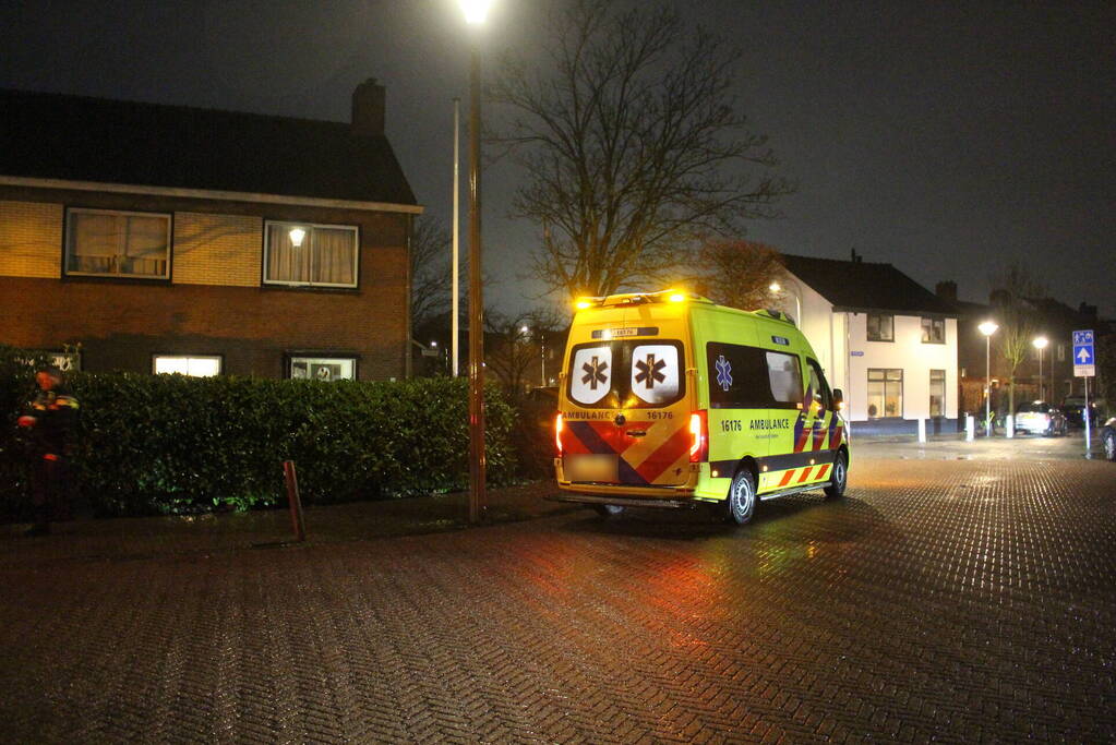 Scooterrijder botst op boom