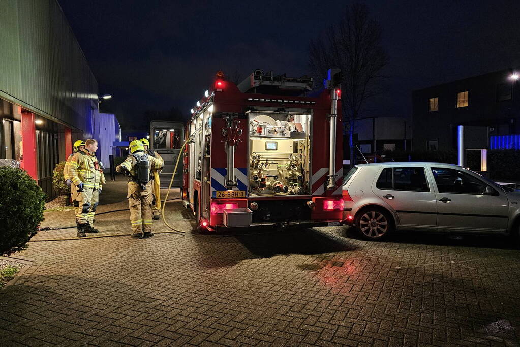 Veel rook bij brand in bedrijfspand