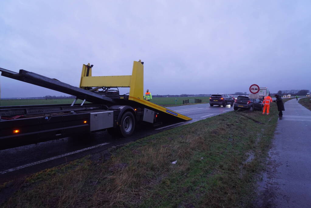 Verkeershinder na botsing tussen twee voertuigen