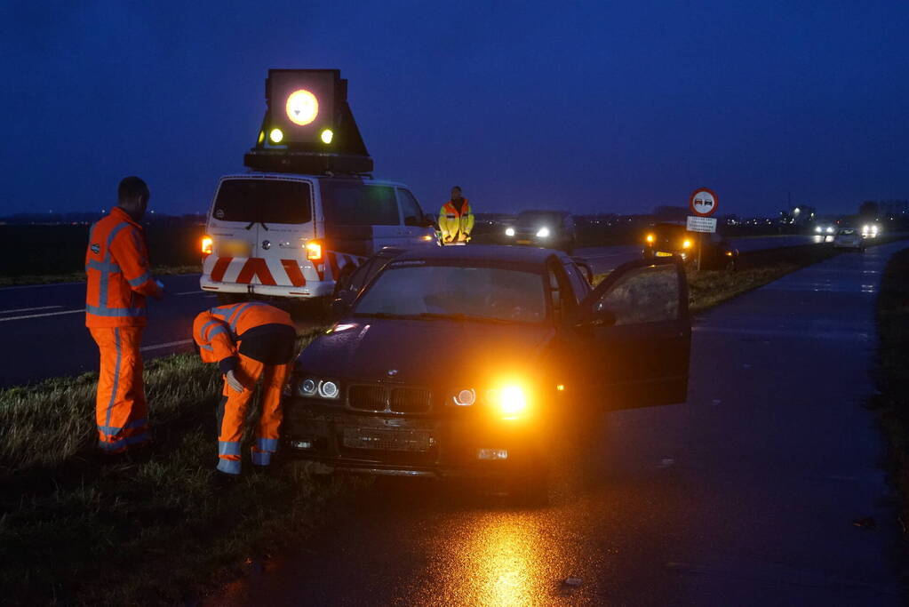 Verkeershinder na botsing tussen twee voertuigen