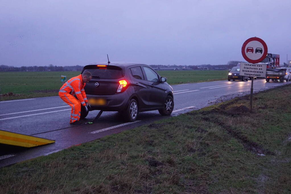 Verkeershinder na botsing tussen twee voertuigen