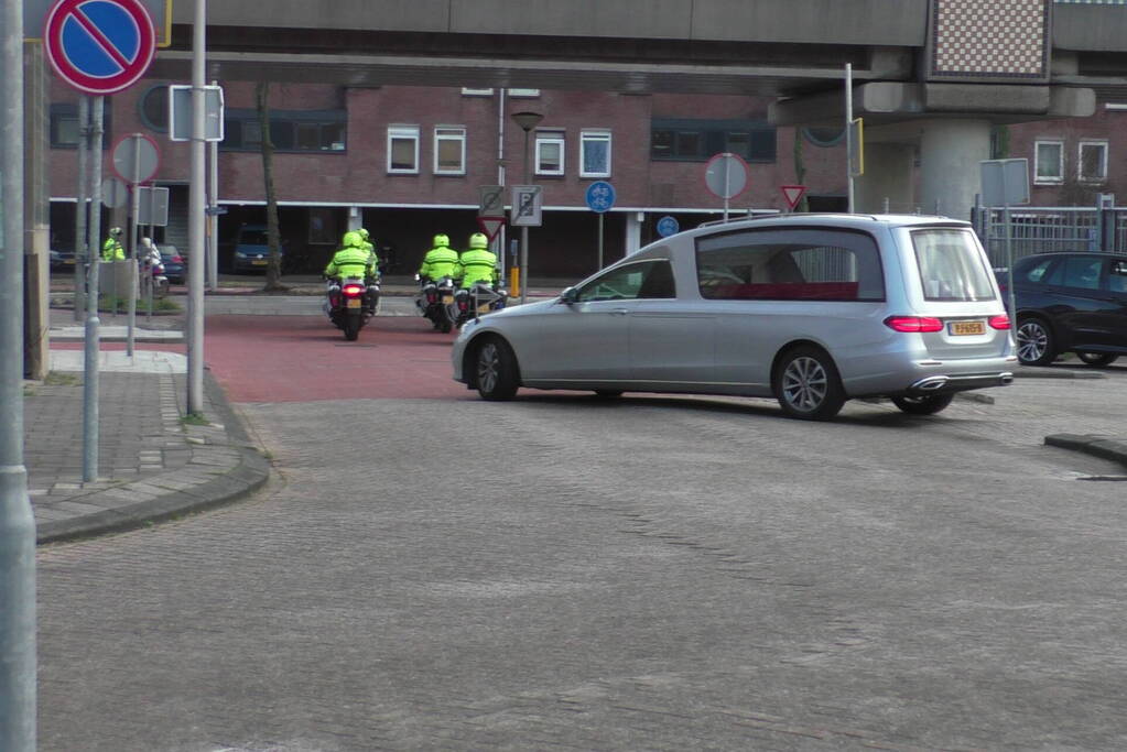 Agenten brengen eerbetoon aan overleden collega
