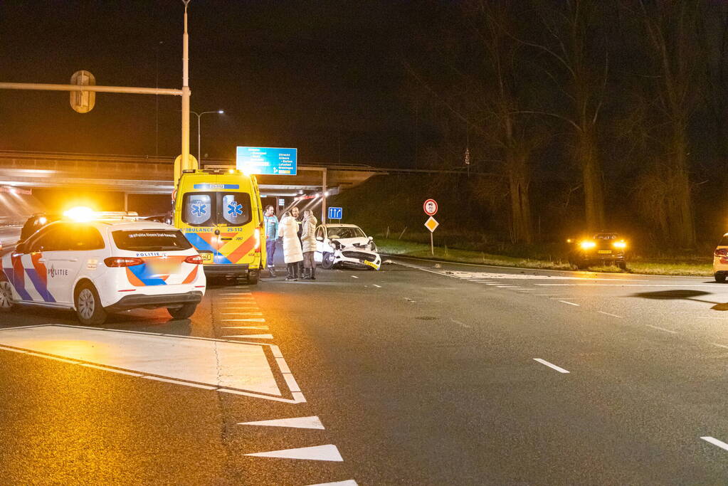 Veel schade bij botsing op kruising