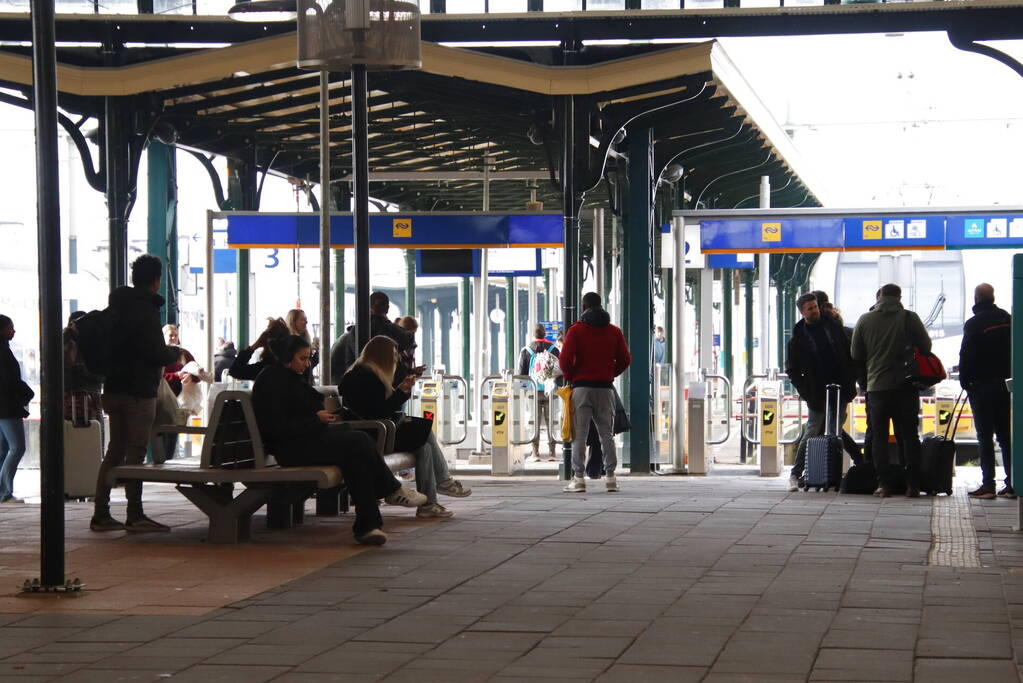 Geen treinverkeer en spoorweg geblokkeerd door stroomstoring