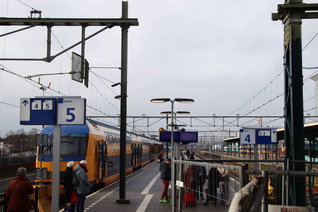 Geen treinverkeer en spoorweg geblokkeerd door stroomstoring