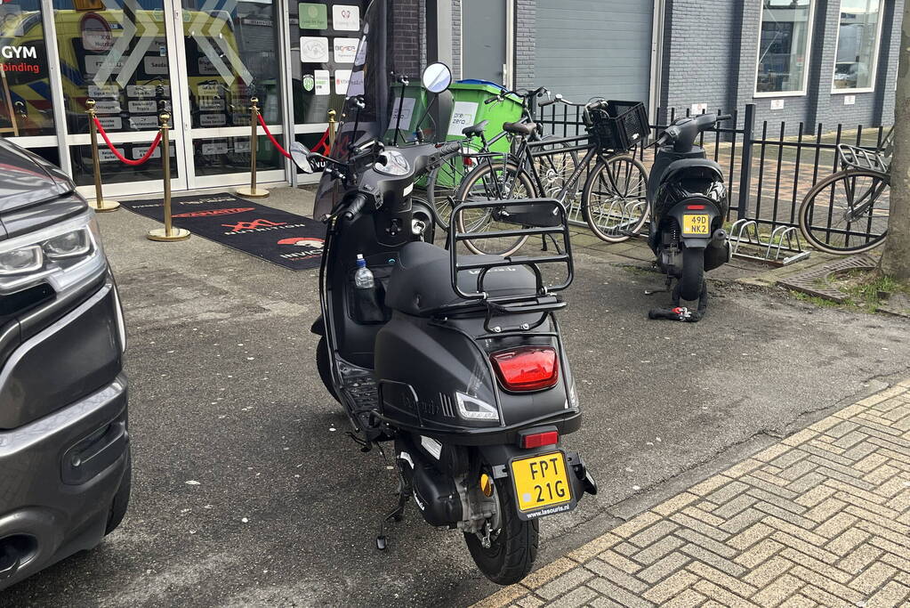 Scooterrijder aangereden door auto