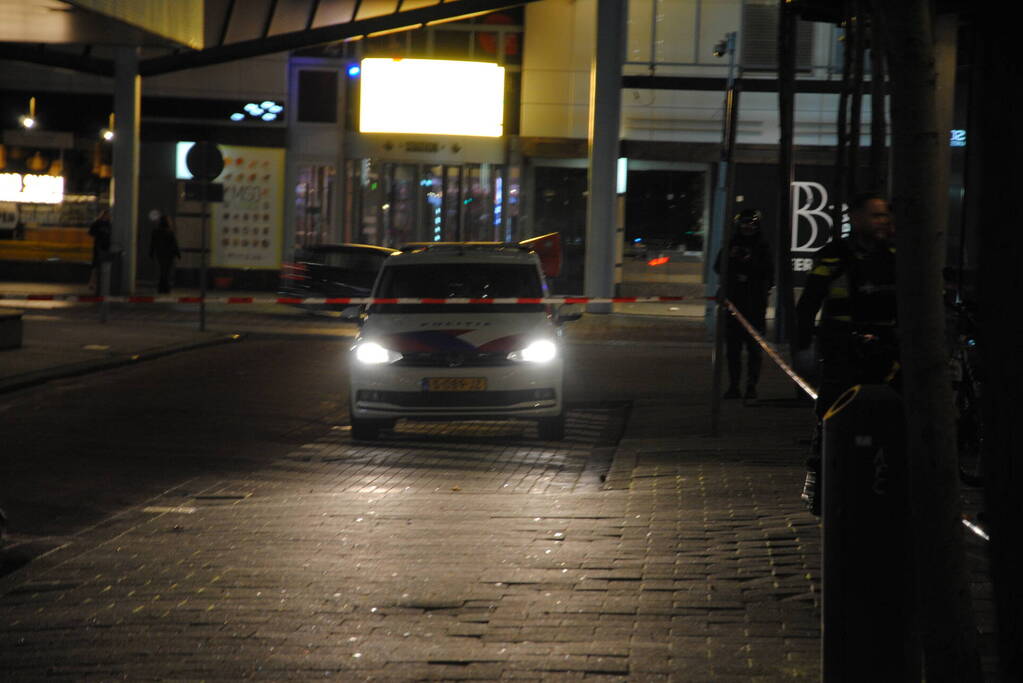 Onderzoek naar aangetroffen kogelgaten raam