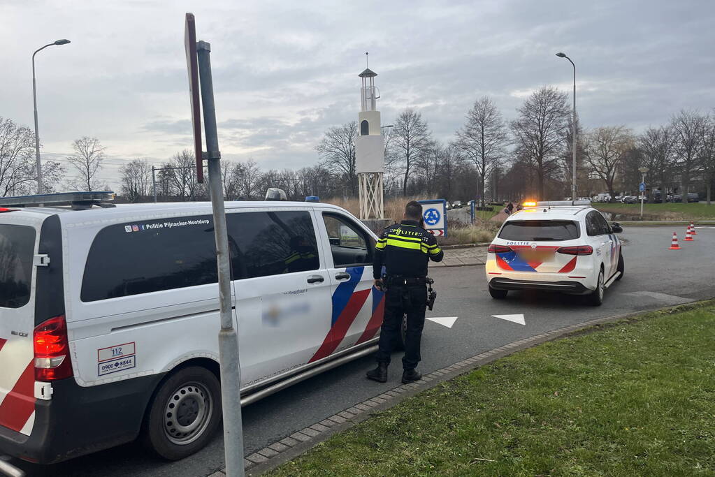 Bestuurder scootmobiel aangereden bij oversteek van rotonde