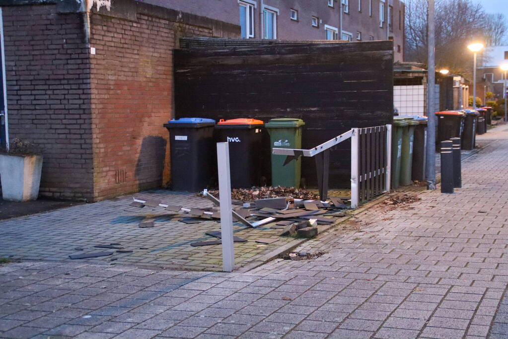 Beschonken bestuurder slaat op de vlucht na crash in wijk