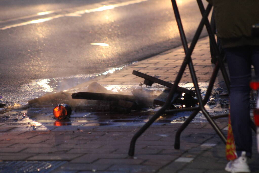 Vreugdevuur van carnavalsvieders opnieuw aangestoken na brandweerinzet