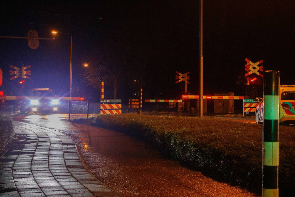 Treinverkeer gestremd en spoorovergangen dicht door aanrijding