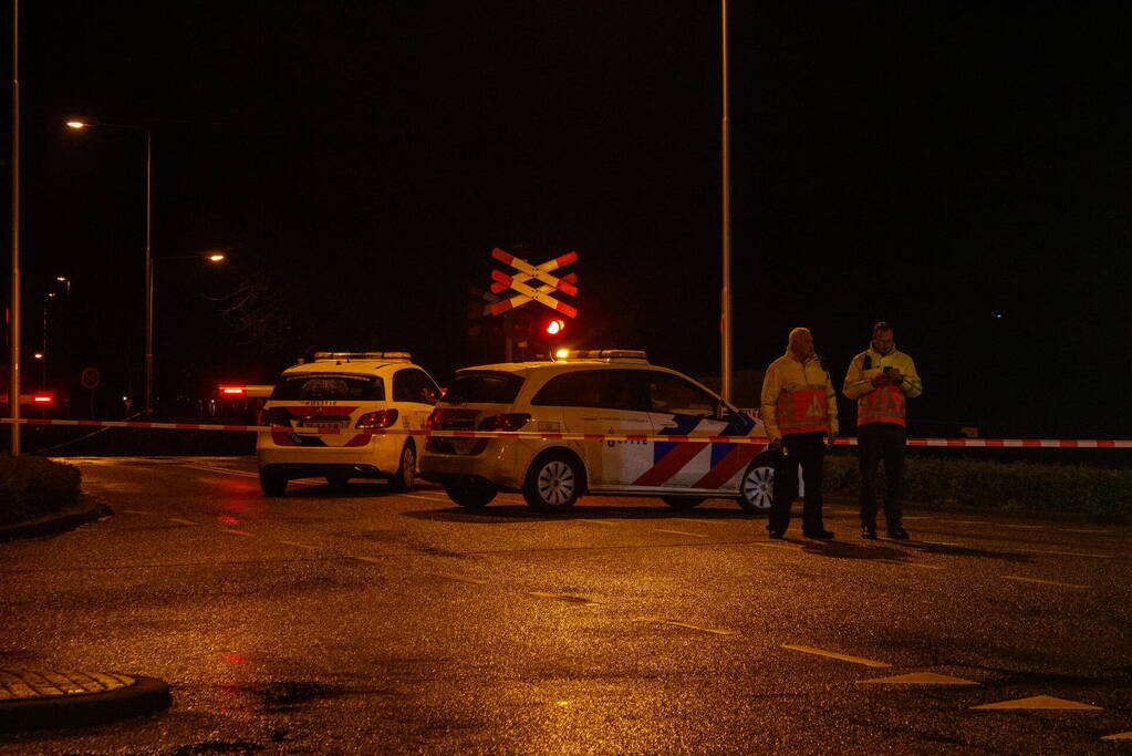 Treinverkeer gestremd en spoorovergangen dicht door aanrijding