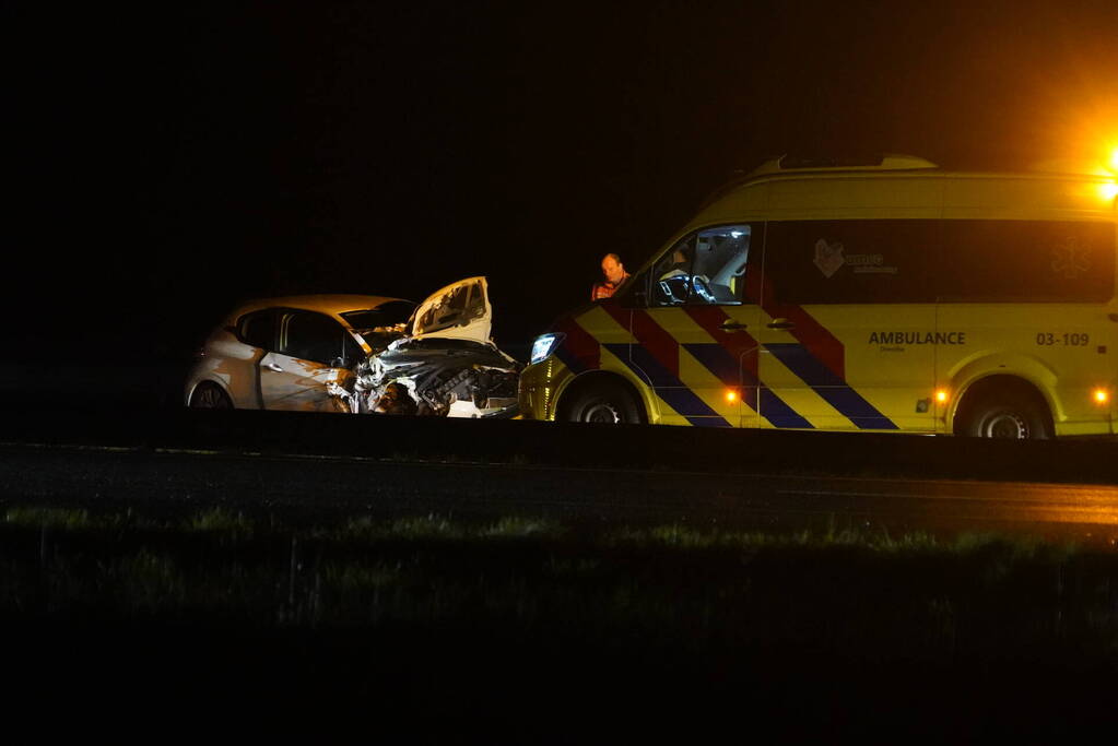Auto belandt op zijkant na ongeval