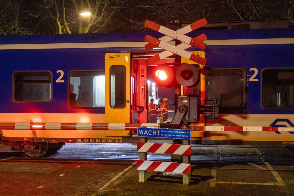 Trein botst op carnavalswagen: machinist gewond