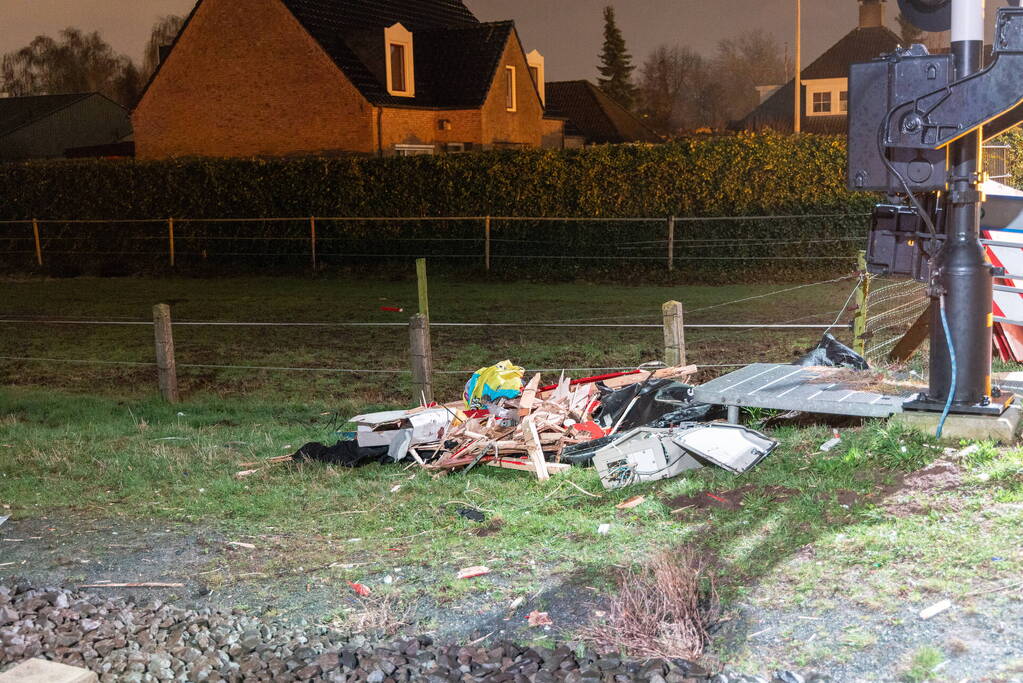 Trein botst op carnavalswagen: machinist gewond