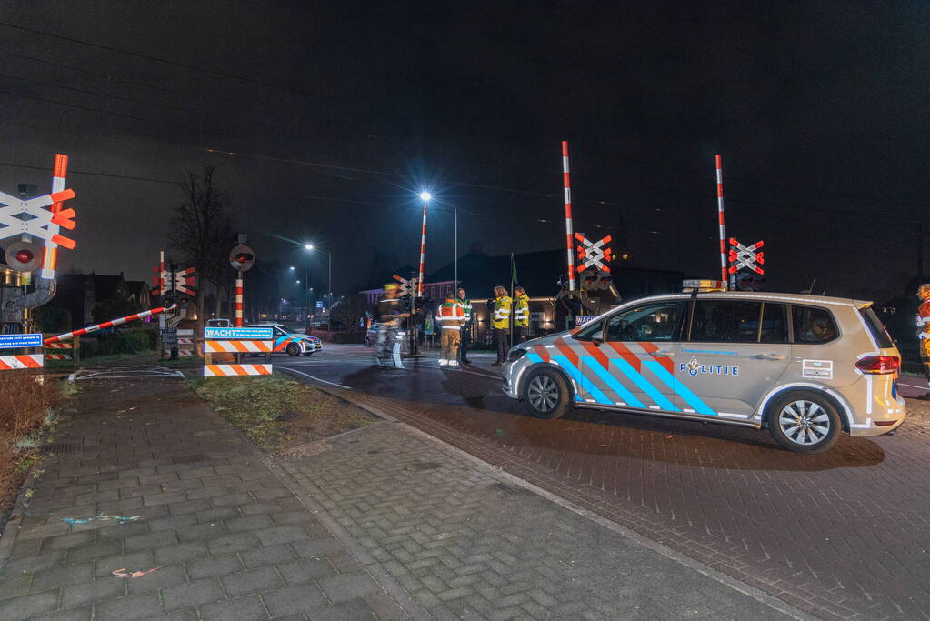 Trein botst op carnavalswagen: machinist gewond