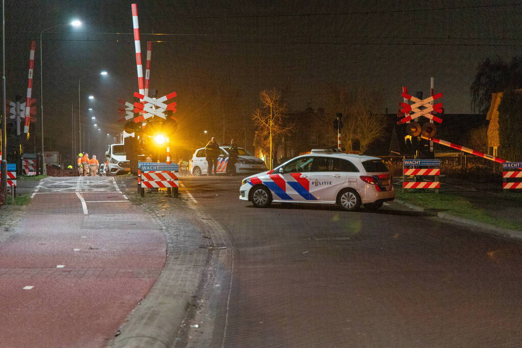 Trein botst op carnavalswagen: machinist gewond