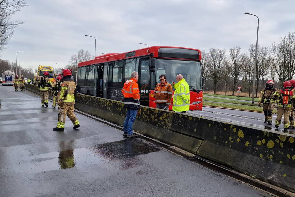 Lijnbus vliegt in brand tijdens rijden