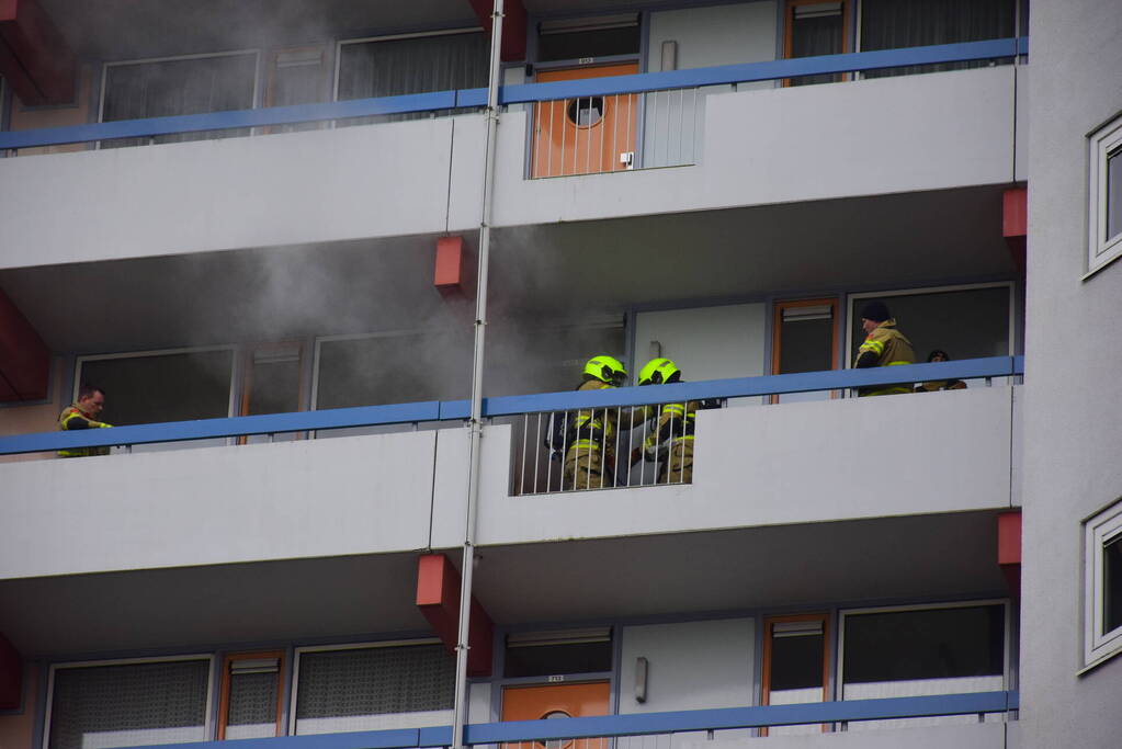 Brandweer oefent flatbrand in hoogbouw