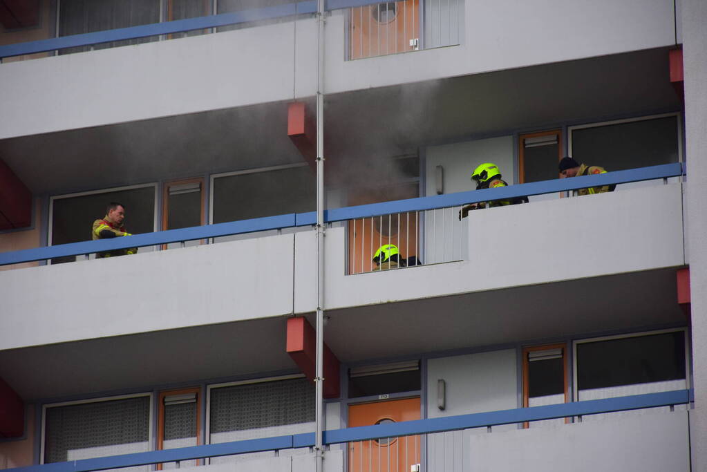 Brandweer oefent flatbrand in hoogbouw