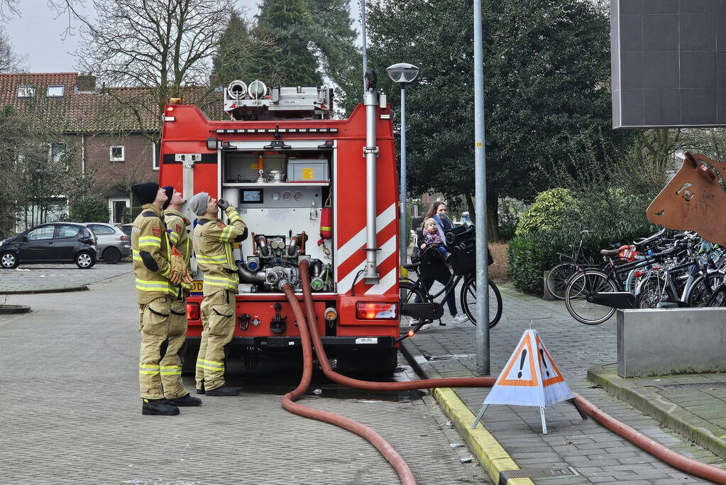 Brandweer oefent flatbrand in hoogbouw