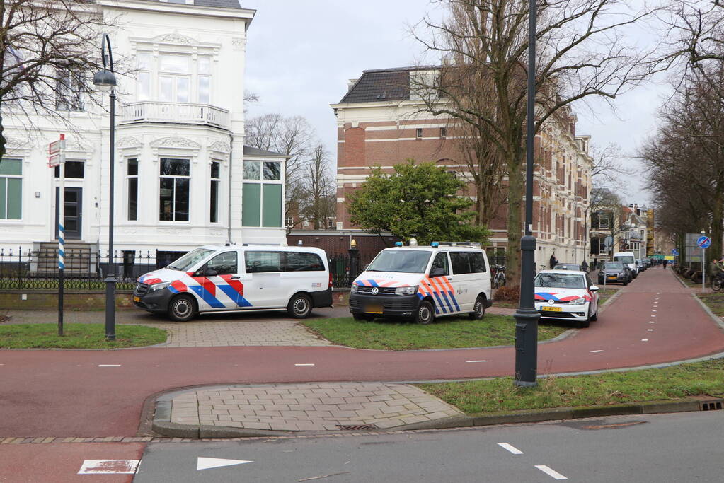 Boeren bieden pamflet aan bij Provinciehuis