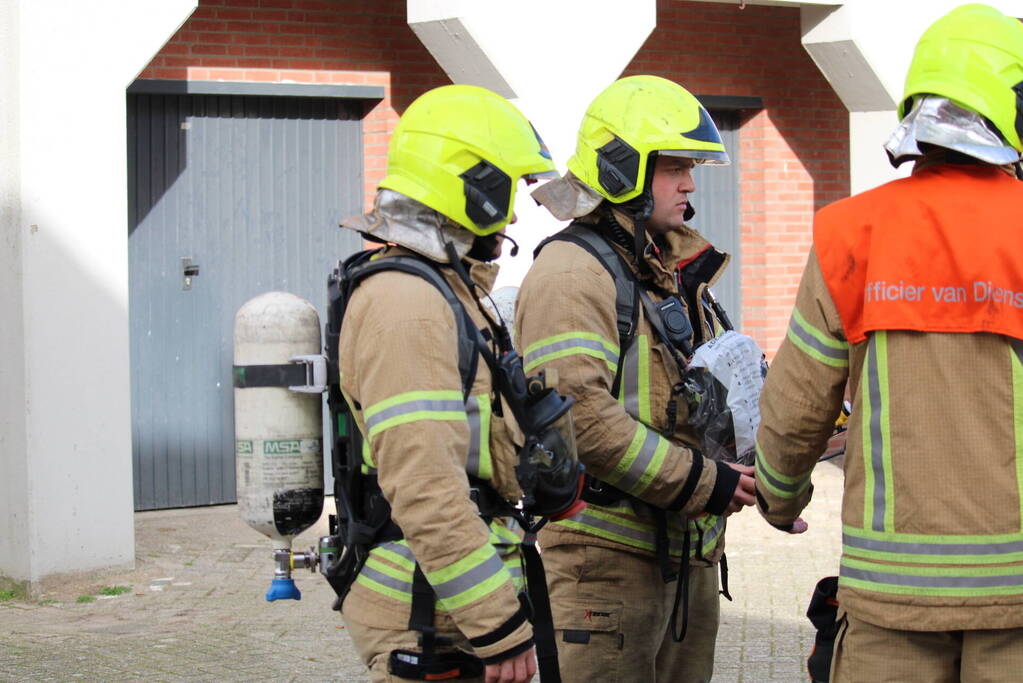 Brandweer onderzoekt vreemde geur in woning