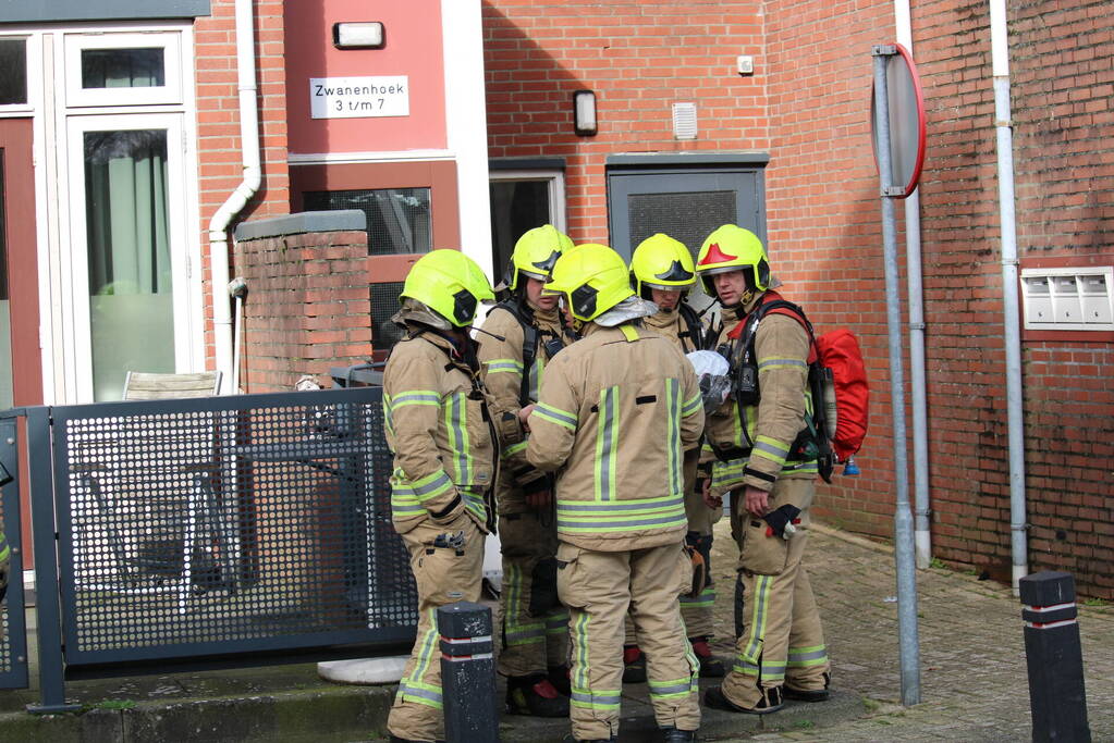 Brandweer onderzoekt vreemde geur in woning