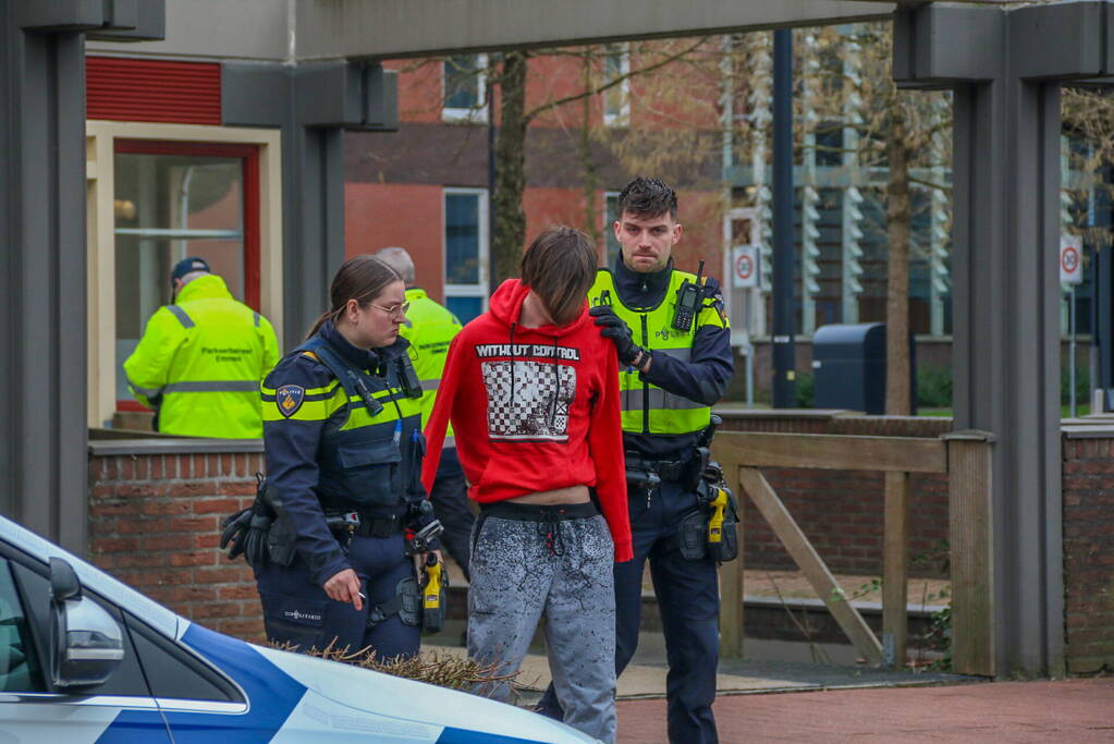 27 jarige man aangehouden in woning