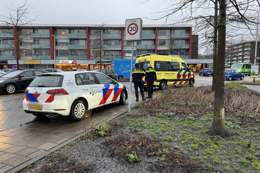 Fietser aangereden bij parkeerplaats van winkelgebied